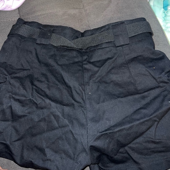 Black cargo shorts - Picture 2 of 2